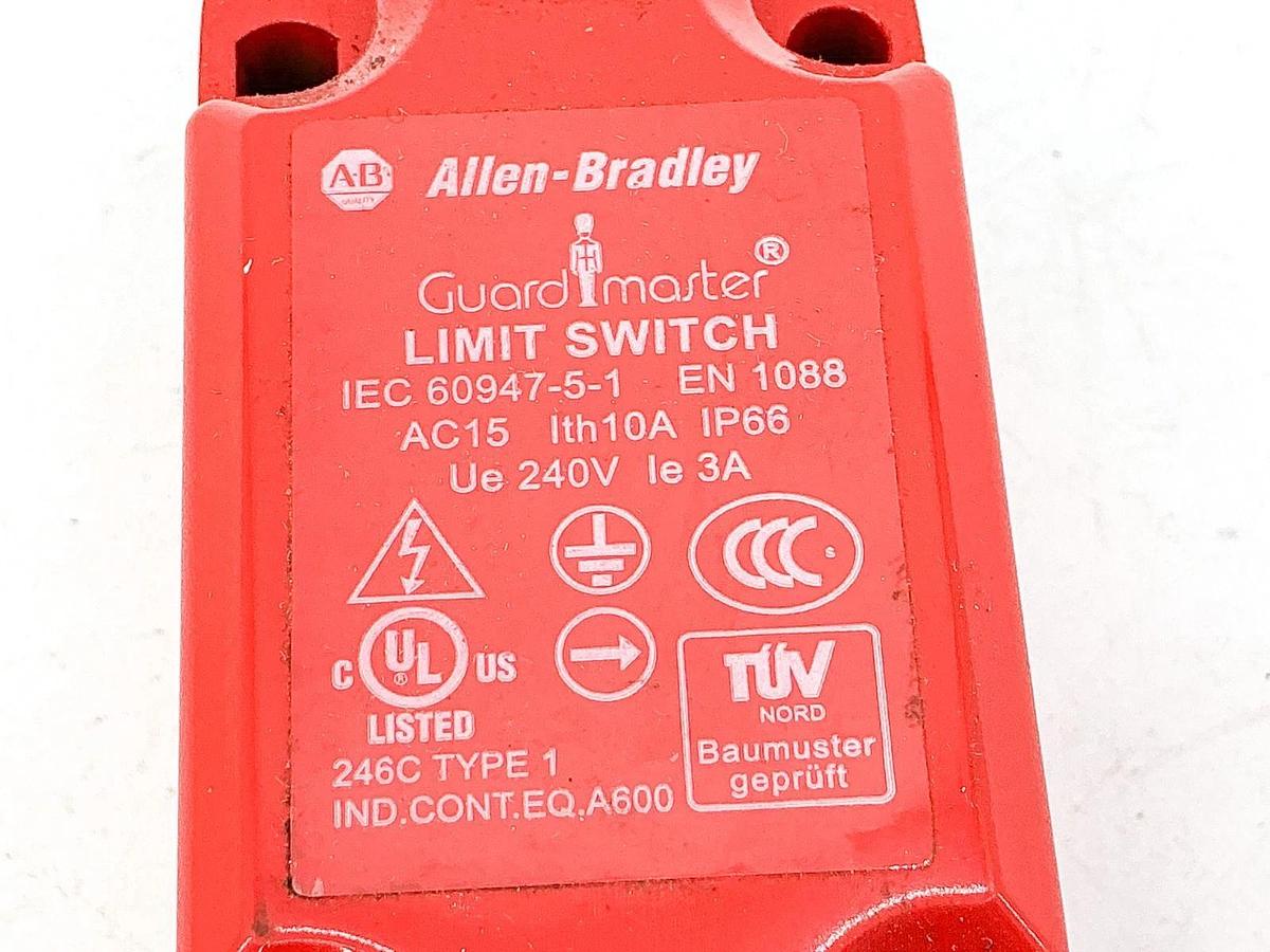New Allen Bradley 440P-MMHB22B Guard Master Limit Switch 240V SerA