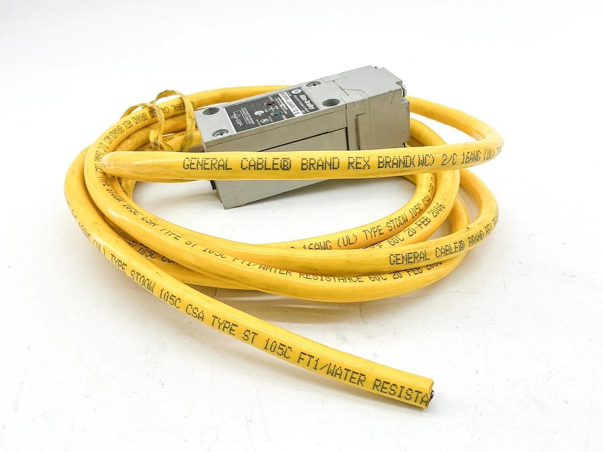 New Allen Bradley 802PR-LBAR1-12 Inductive Proximity Sensor 250V Ser.E - No Box