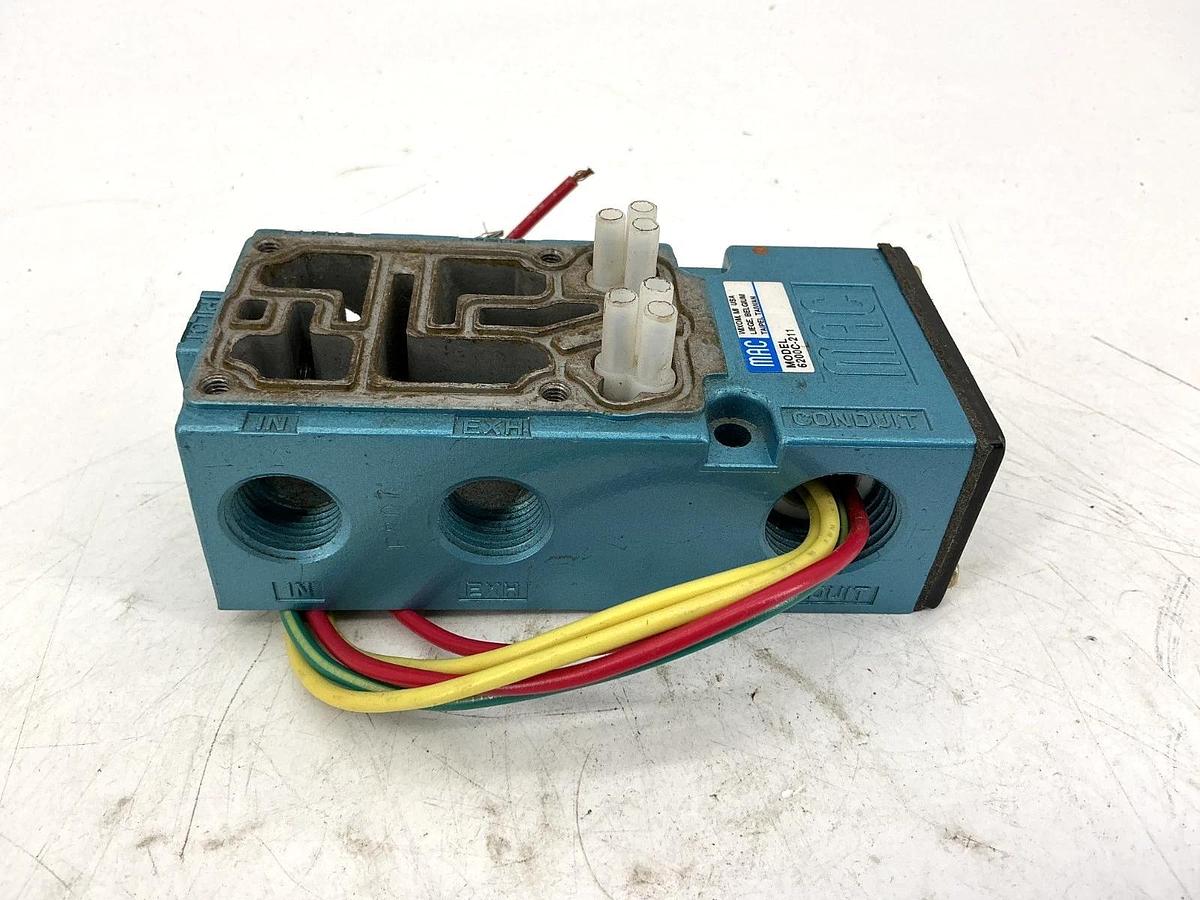 Used MAC Valves 6200C-211 Valve Manifold Base Side Ports 4/8" NPFT 6200C211