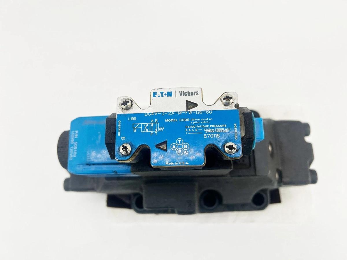 New Eaton DG5V-8-H-2A-M-FW-B-10 Directional Control Valve 02-325842 - No Box