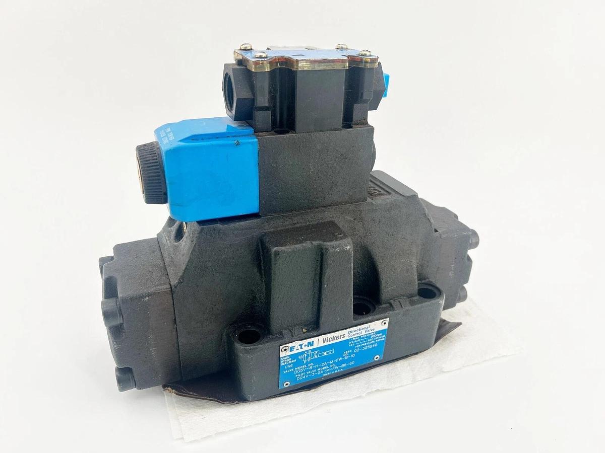 New Eaton DG5V-8-H-2A-M-FW-B-10 Directional Control Valve 02-325842 - No Box
