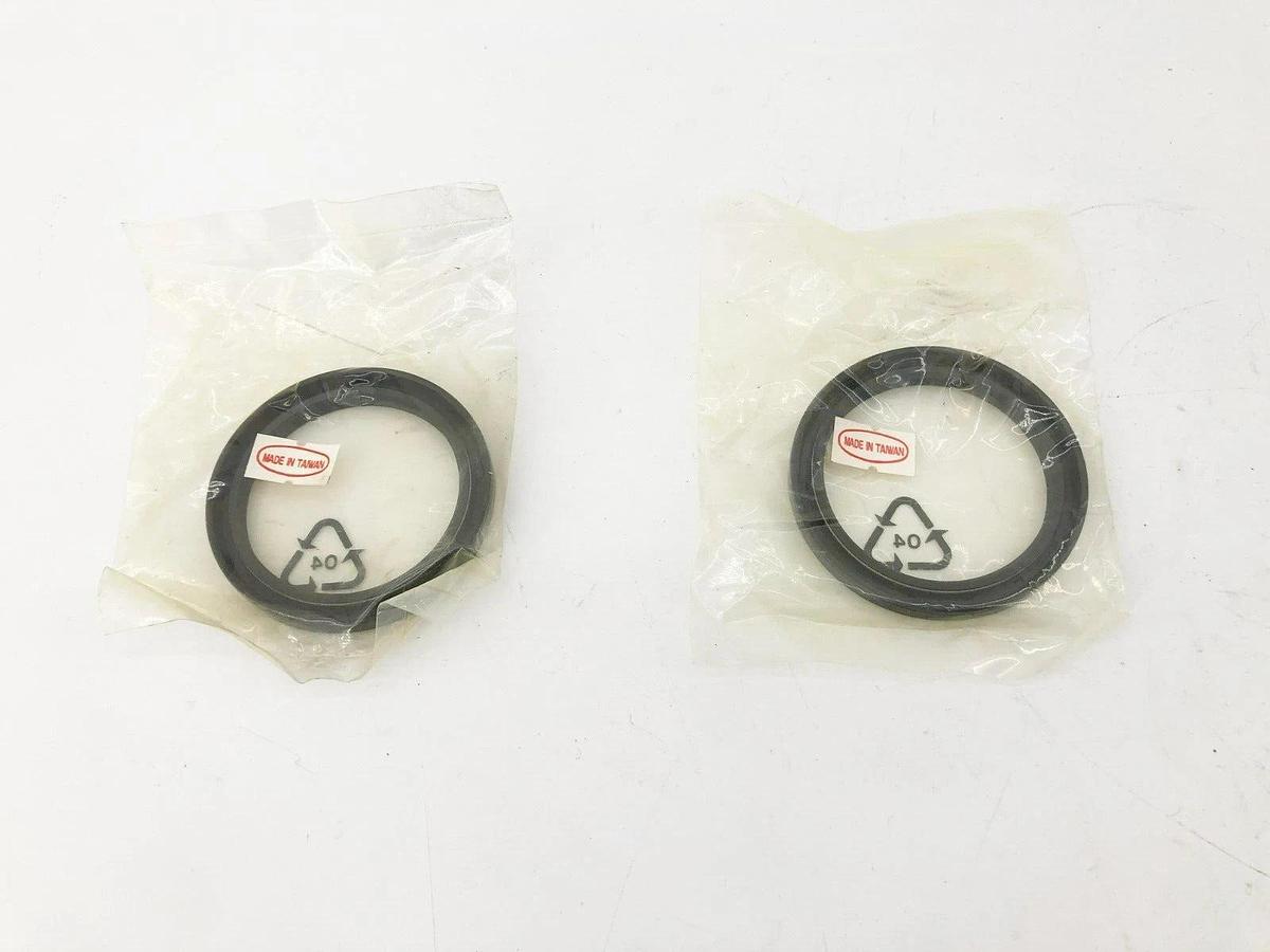 Lot of 2 New TCM 55X70X8TC Oil Seals 21656 / 226505