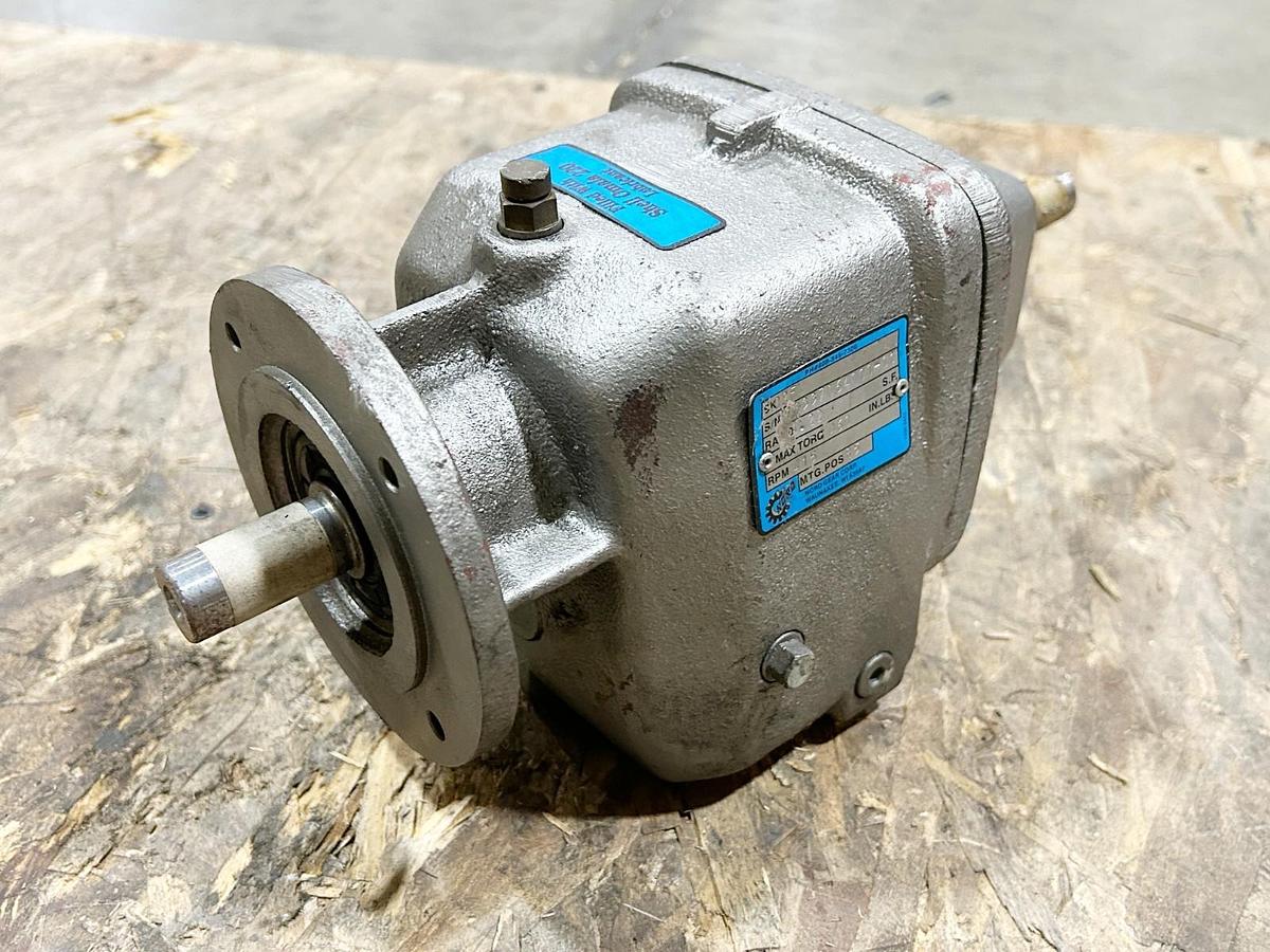New Nord SK-02FW Gear Reducer Ratio 4.22 460in. lbs. max torque 415RPM - No Box