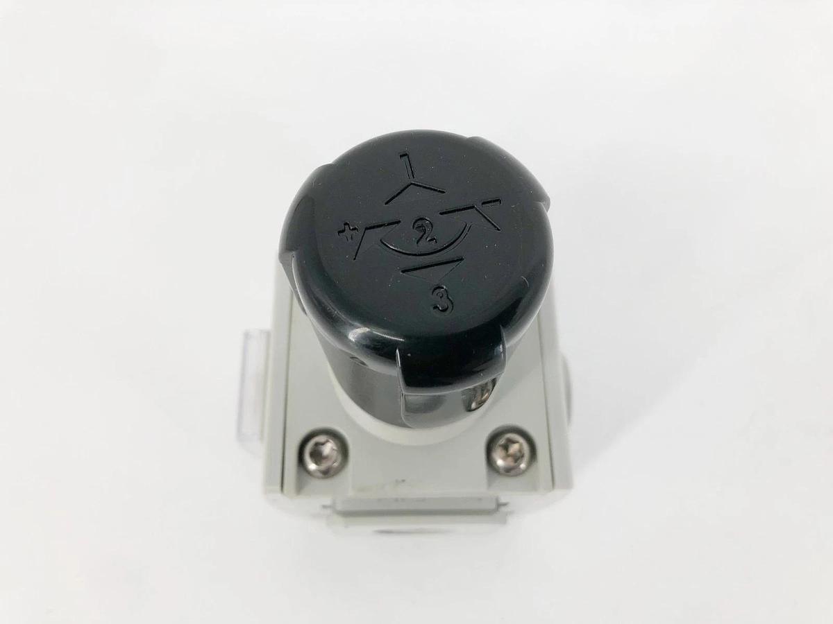New Aventics 8652AM004HA00D0 Pneumatic Regulator 1/2" NPTF 3-45psig - No Box