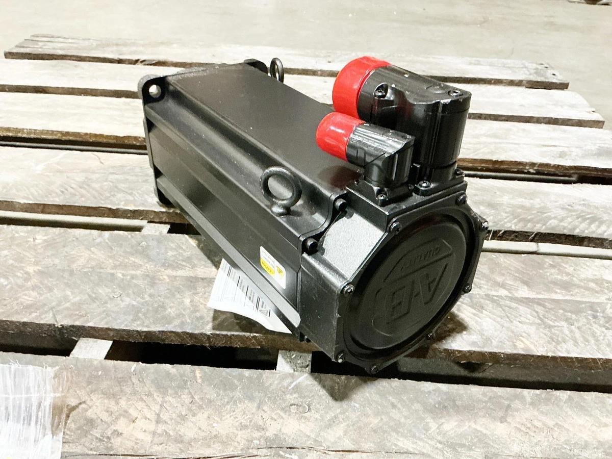 New Allen Bradley MPM-B1653F-MJ72AA AC Servo Motor 480V 4000RPM 3PH 34.9A Ser.A