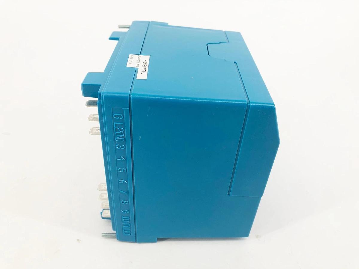 New Honeywell RM7823 A 1016 Primary Flame Switch w/ Dust Cover 120VAC