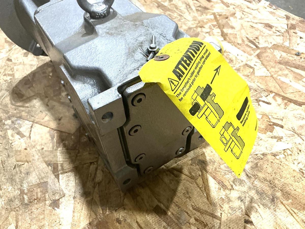 New Nord SK9012.1-N180TC Gear Reducer 15.30:1 Ratio 2755lb-in max - No Box