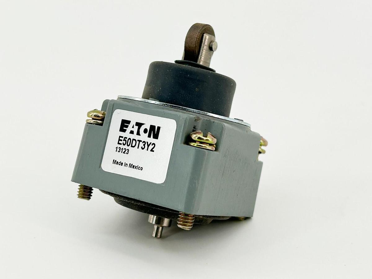New Eaton E50DT3Y2 Limit Switch Head Spring Return Top Push Roller