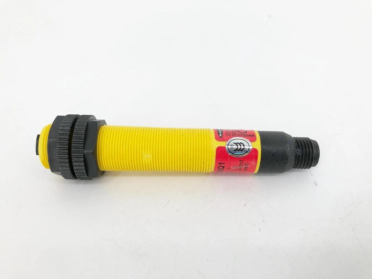 New Banner Engineering S18RW3FF100Q1 Photoelectric Sensor 20-250VAC - No Box
