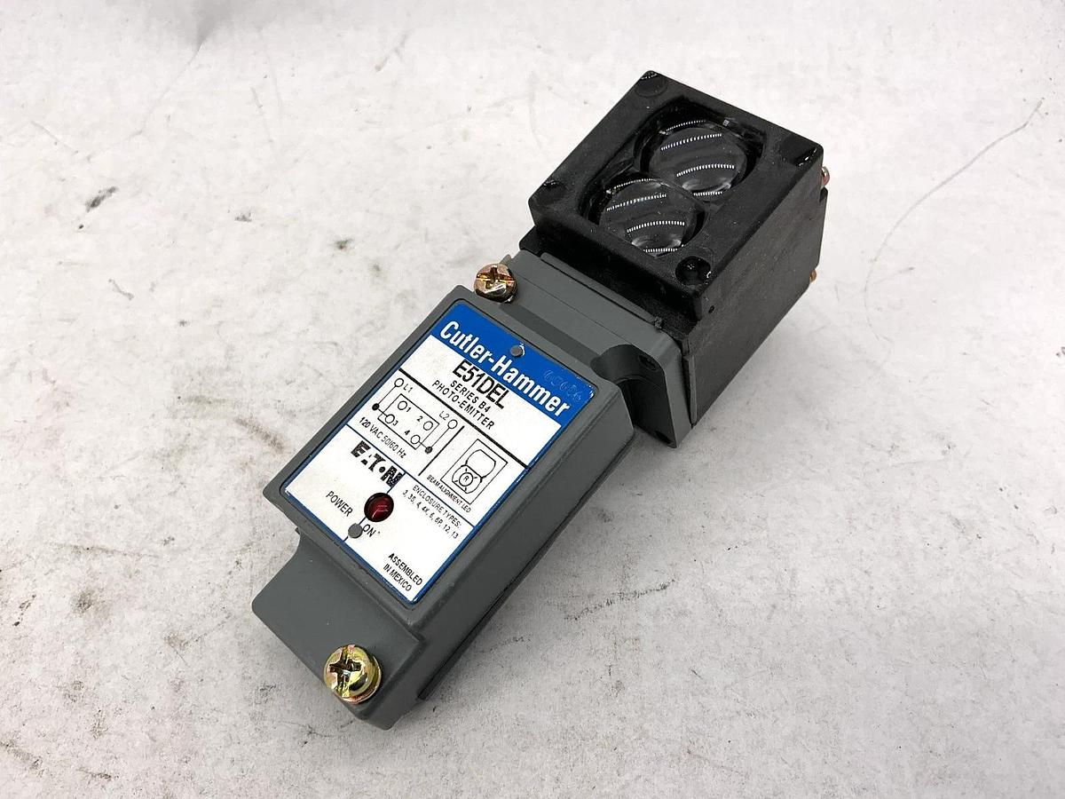 New Eaton Cutler-Hammer E51DEL Photoelectric Thru-beam Source Head & Body 120VAC
