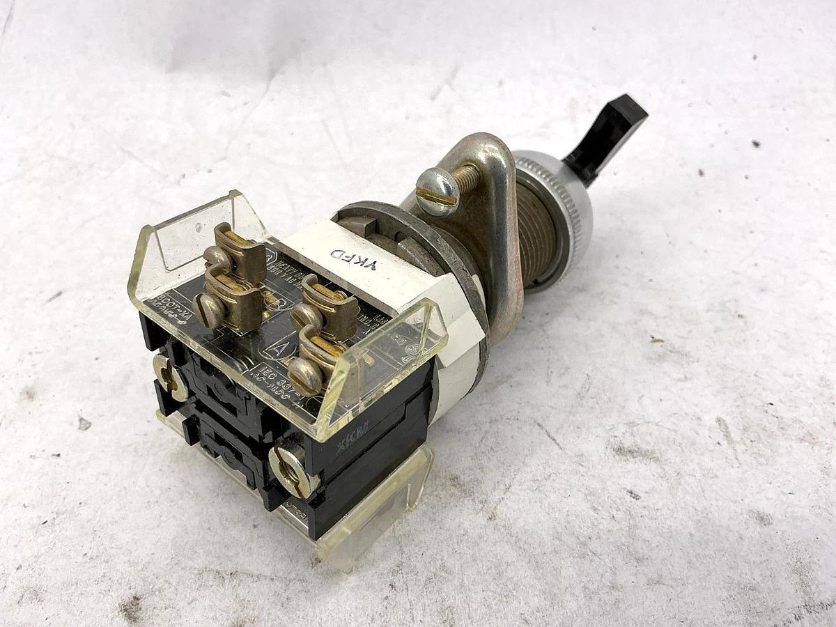 New Allen Bradley 800H-NP17KF4# Ser A Selector Switch 4-Position - No Box
