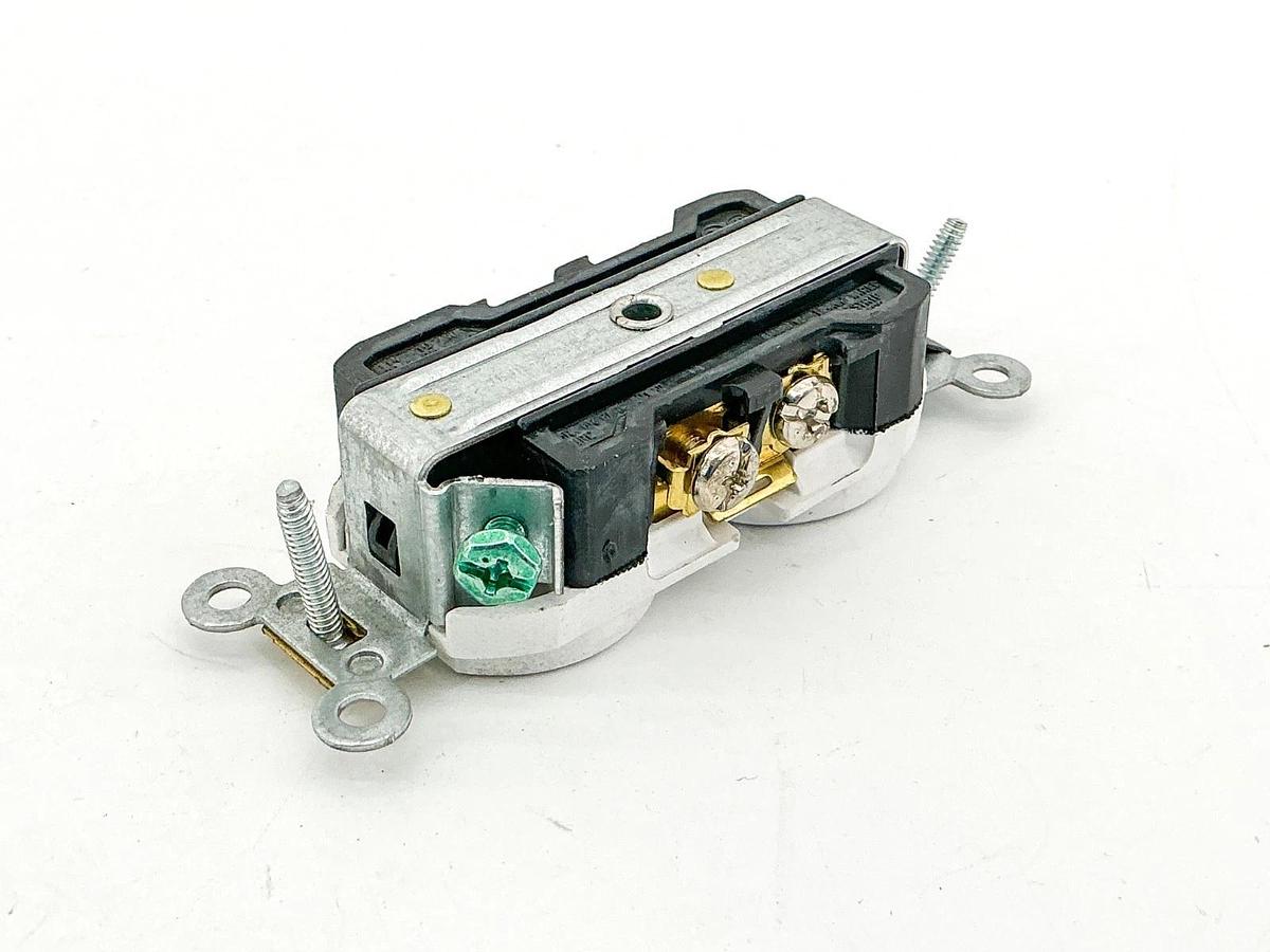 New Lot of 5 Leviton BR20-W Duplex Receptacle 20A 125V