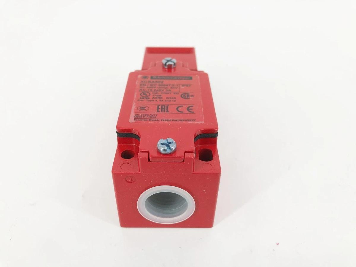 New Telemecanique XCSA502 Safety Limit Switch 500V AC15 240V 3A 071889