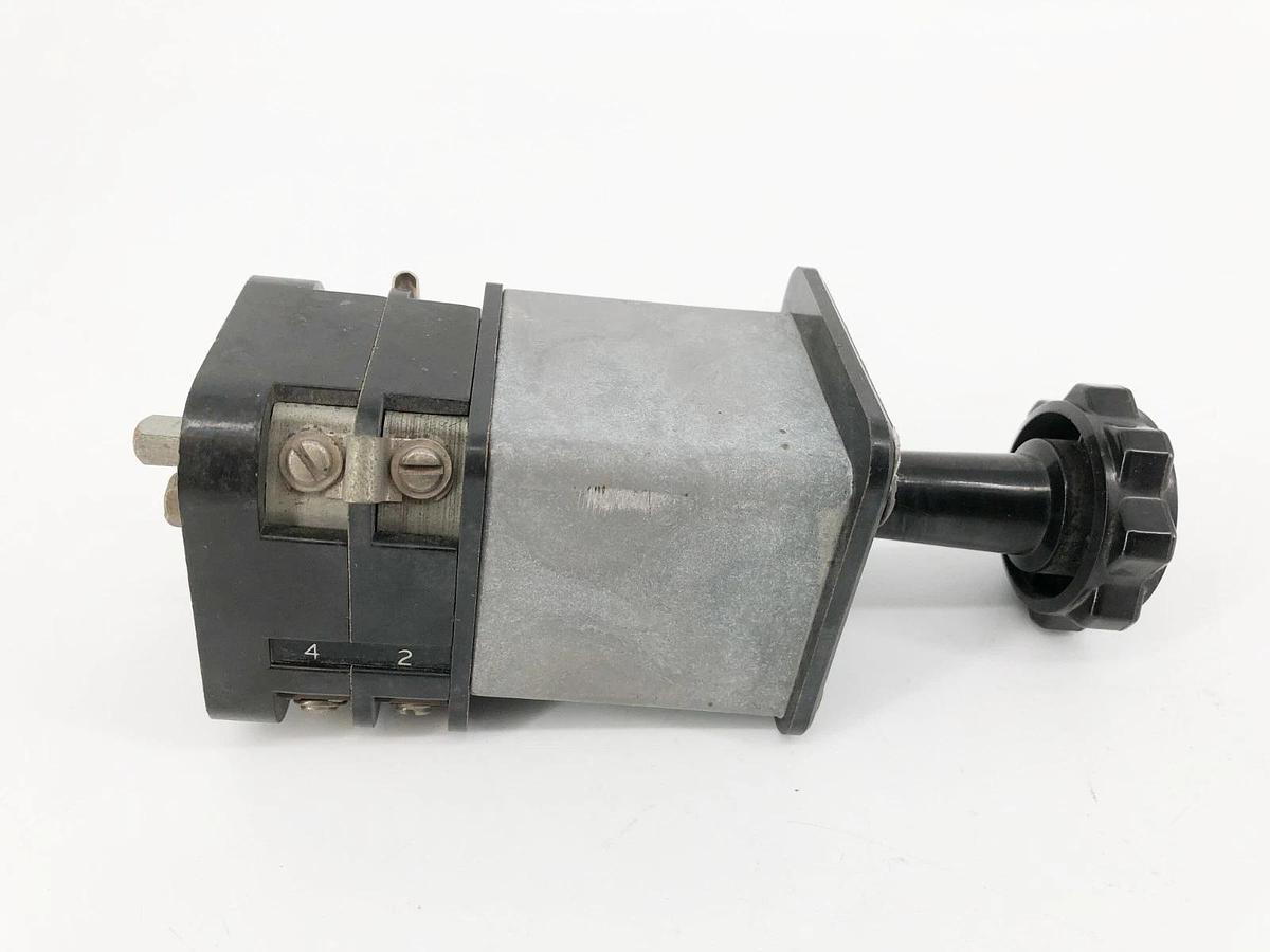 New General Electric SBM 10AA004 Voltmeter Cam Switch 4-Position - No Box