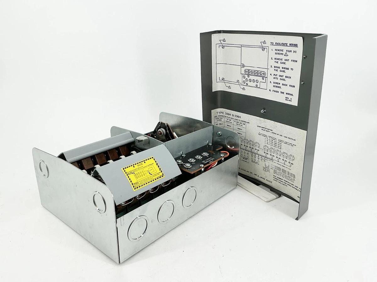 New Honeywell S984F-1070 Integral Motorized Step Controller 1-1/2 Speed 240V