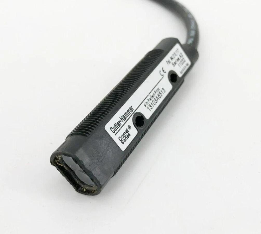Used Eaton 13103A6513 Photoelectric Sensor 9" Range 20-264VAC 15-30VDC