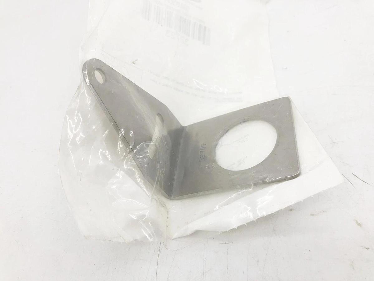 Lot of 2 New Banner Engineering SMB30A Right-Angle Mounting Brackets 32723