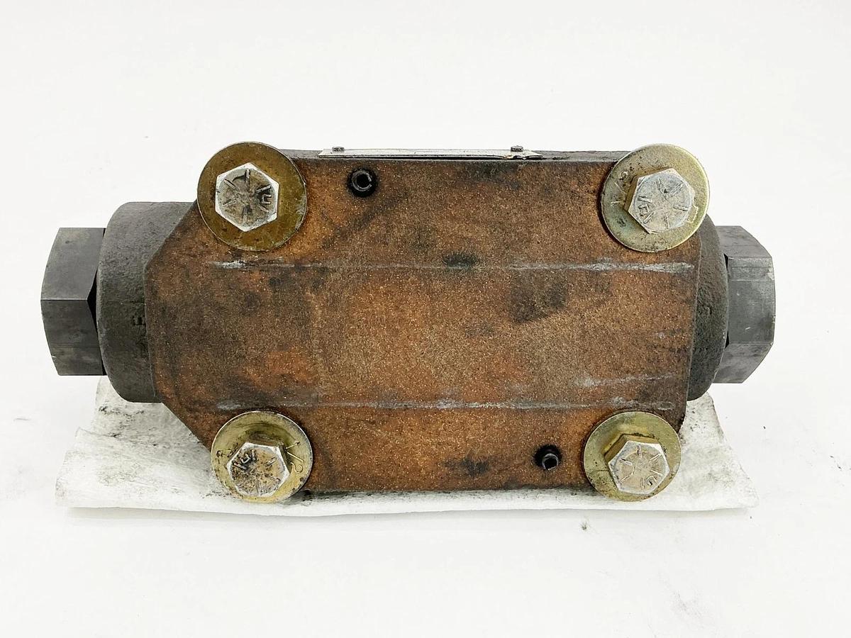 Used Parker D1VH004CNYG5 Hydraulic Pilot Valve 3000PSI 91
