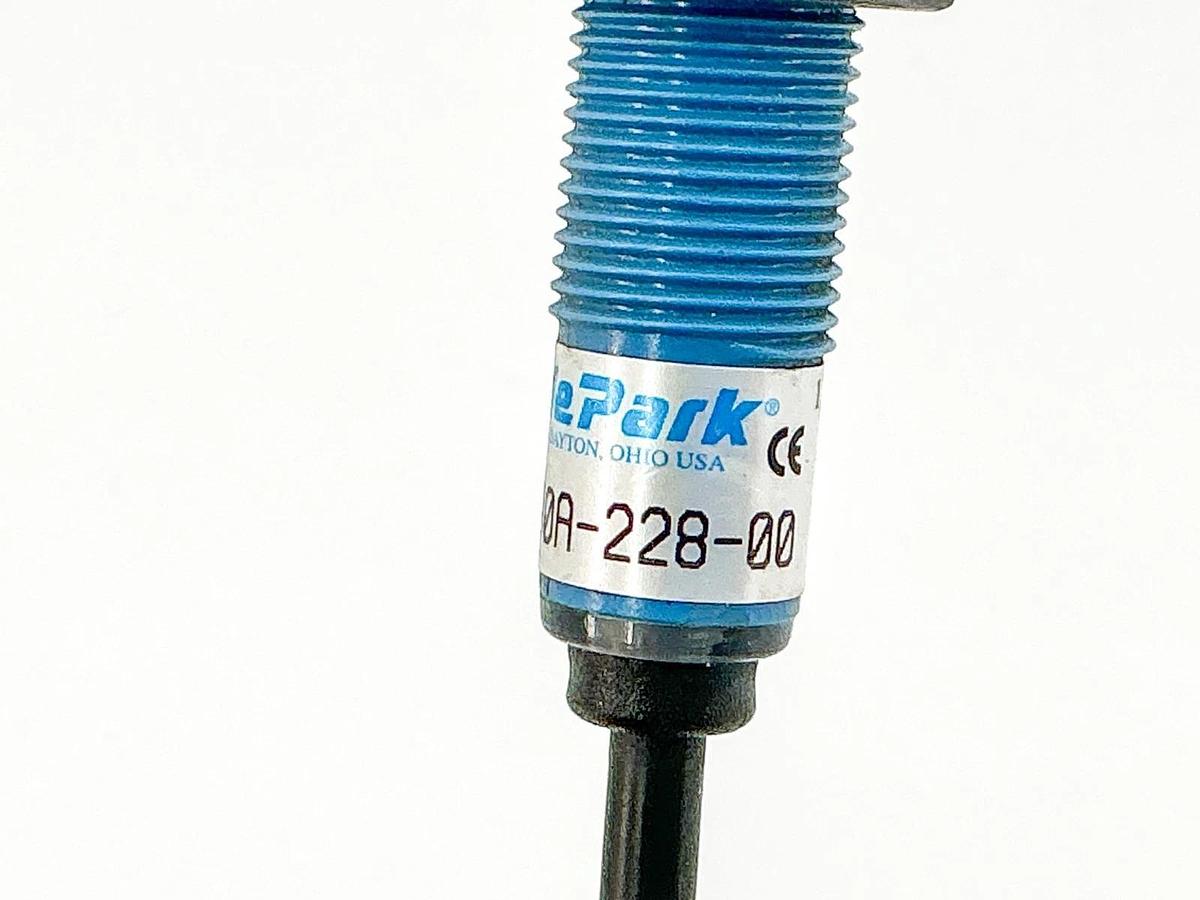 New Hydepark SM380A-228-00 Proximity Sensor 12-24VDC - No Box