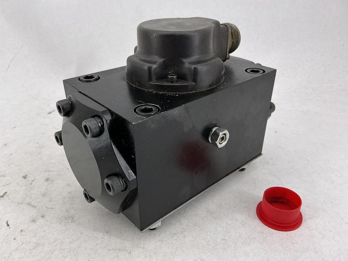 Used Eaton Vickers SM4-40(30) 113-80/50-10 Servo Valve Max Port Pressure 210 bar