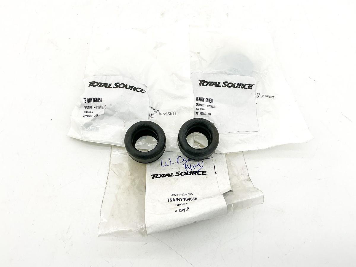 New Lot of 4 TSA/HY164050 PVC Calve Grommet 164050
