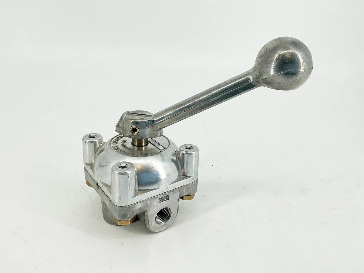 New Barksdale Controls 9001-M-Z13 Directional Control Valve 3 Position - No Box