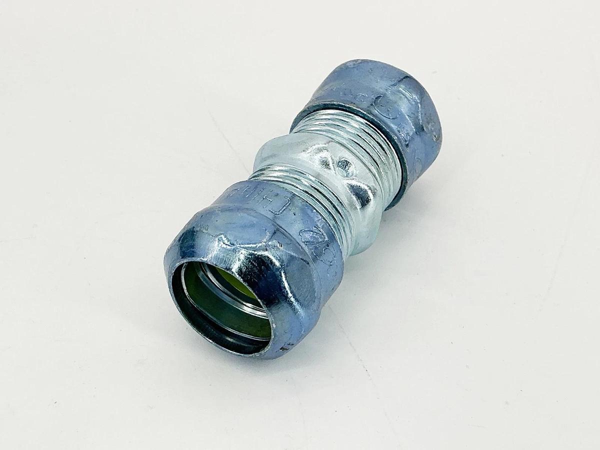 New Lot of 17 Arlington 830RT Compression Coupling-EMT 1.2" Rain Right