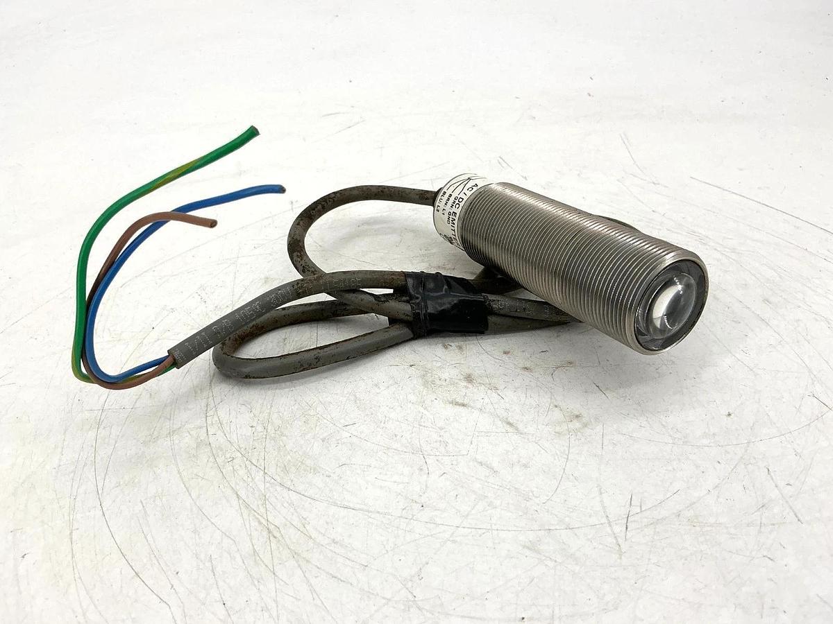 Used Banner Engineering SMA30SELC Photoelectric Sensor 3-Wire 12-240VAC 28464