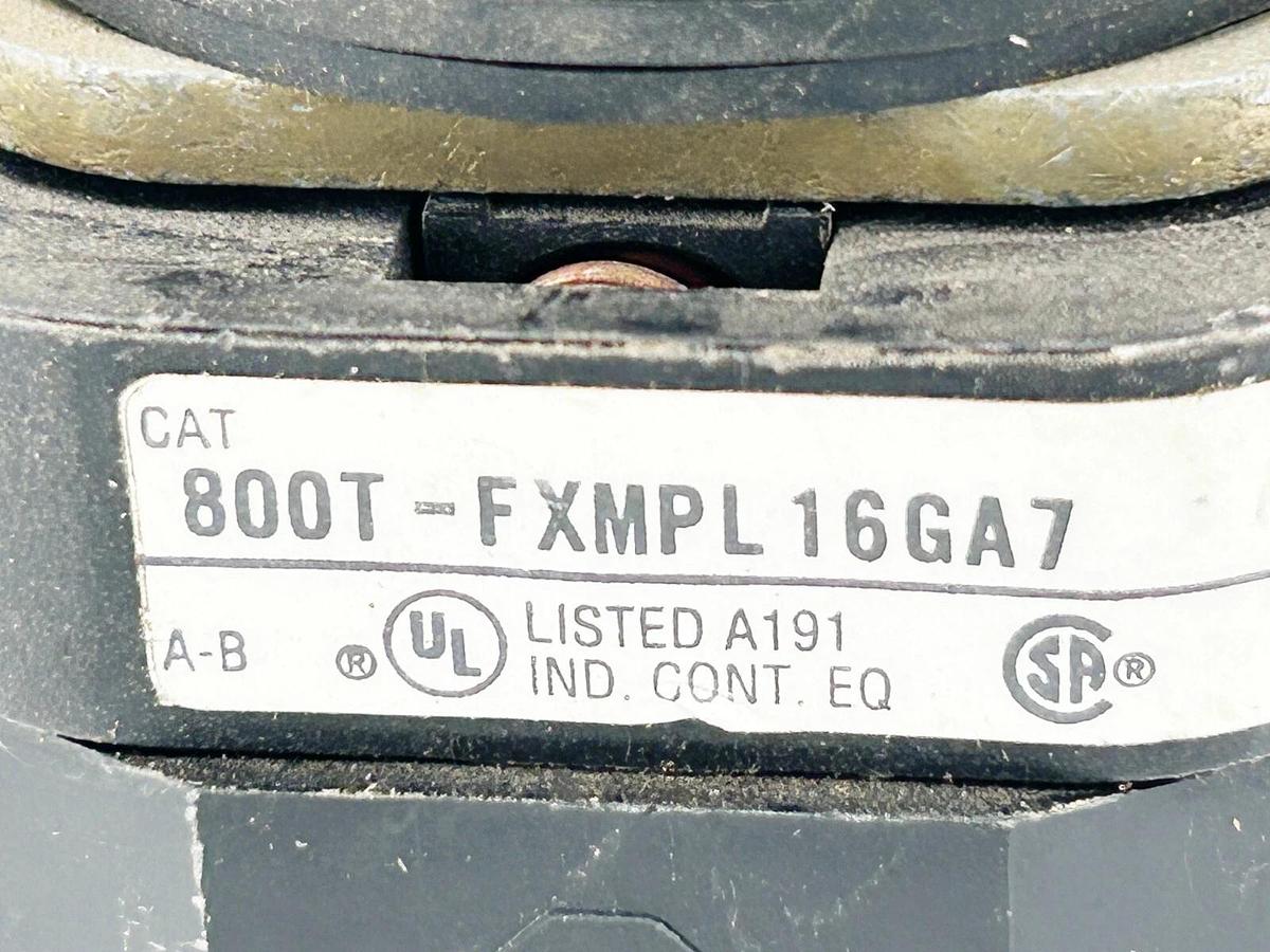 Used Allen Bradley 800T-FXMPL16GA7 Pushbutton 120V Green
