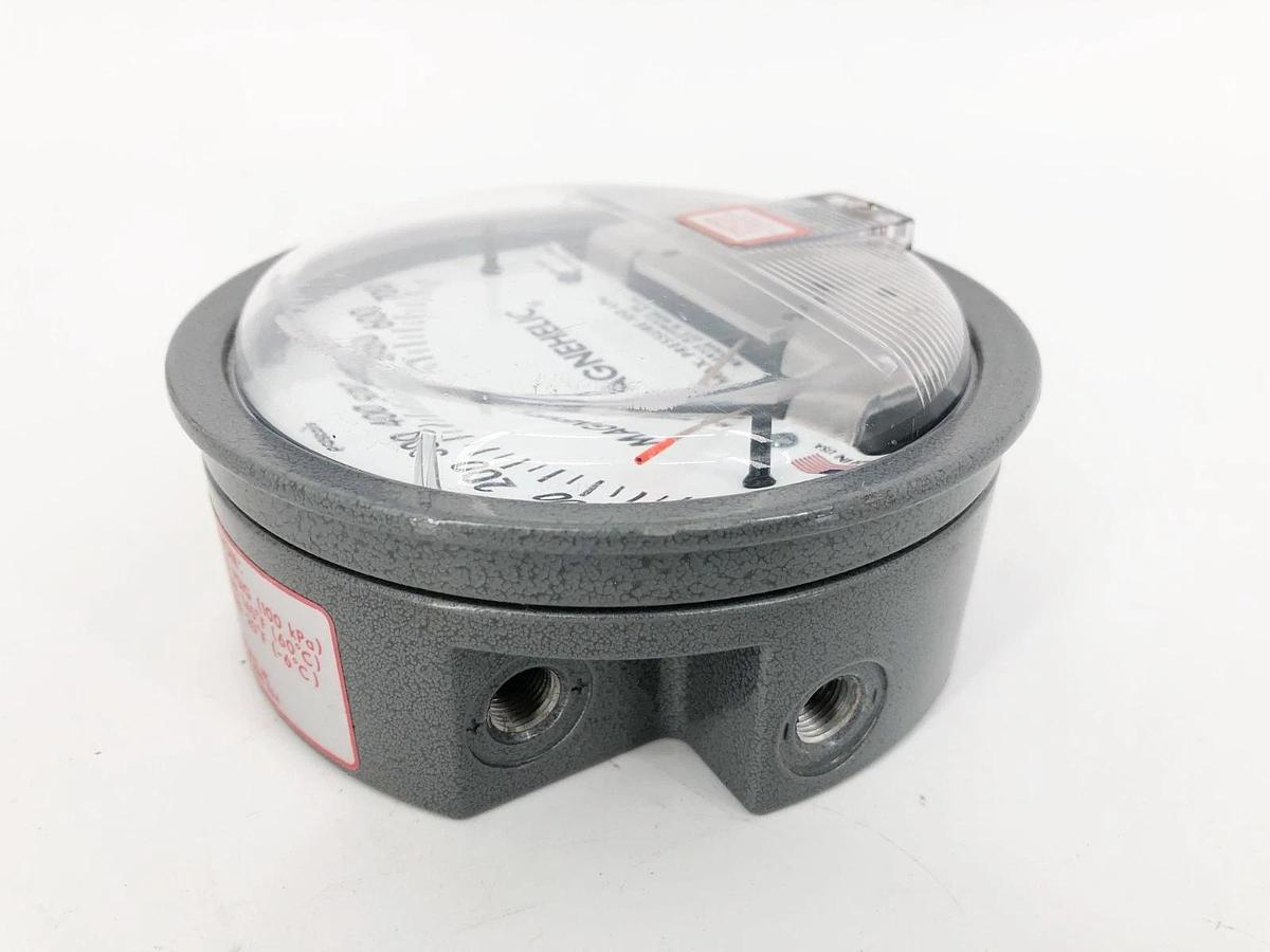 New Dwyer Magnehelic W08AD BB Pressure Gauge 0-700 pascals 100kPA Max - No Box