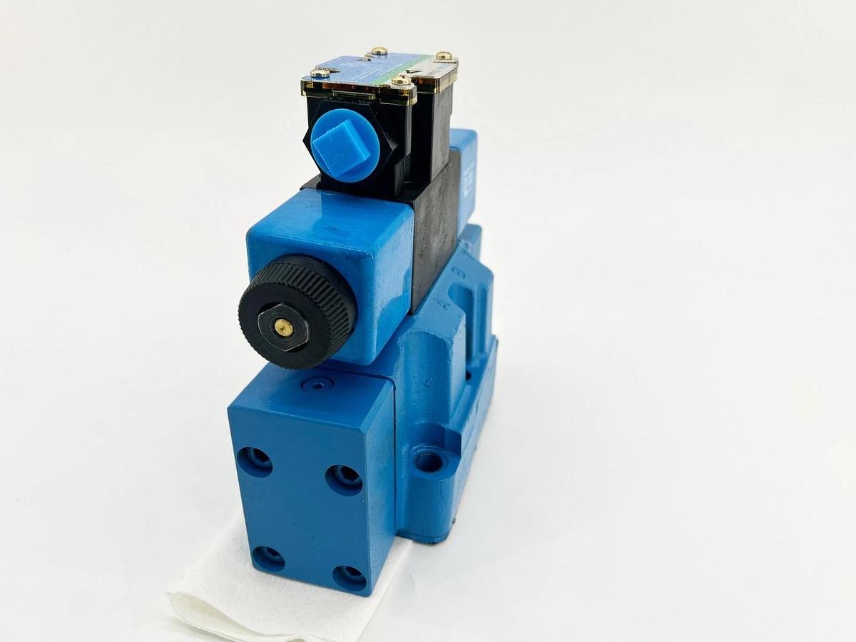 New Eaton Vickers DG5V-7-2C-T-M-FTWL-B5-40 Hydraulic Valve - No Box