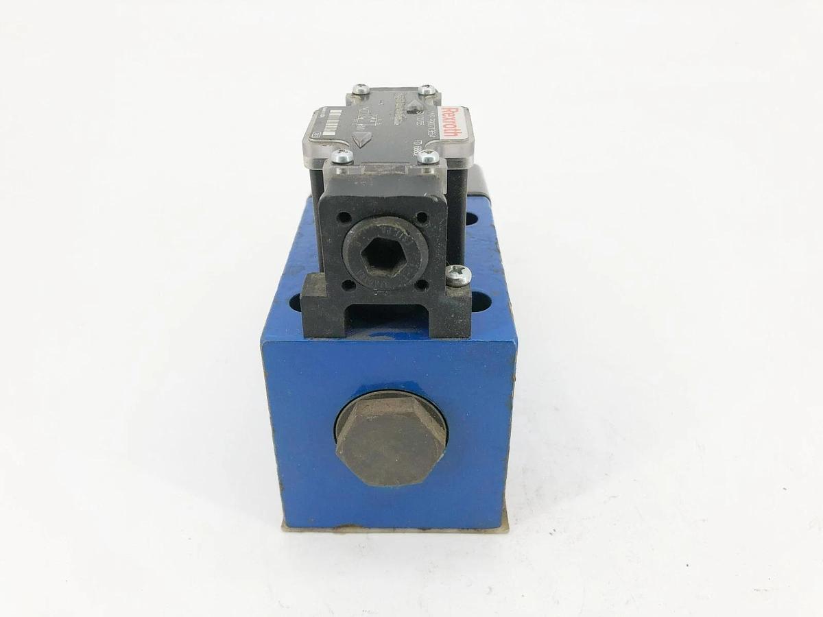 New Rexroth R900713654 Direct Acting Solenoid Valve 120V Coil