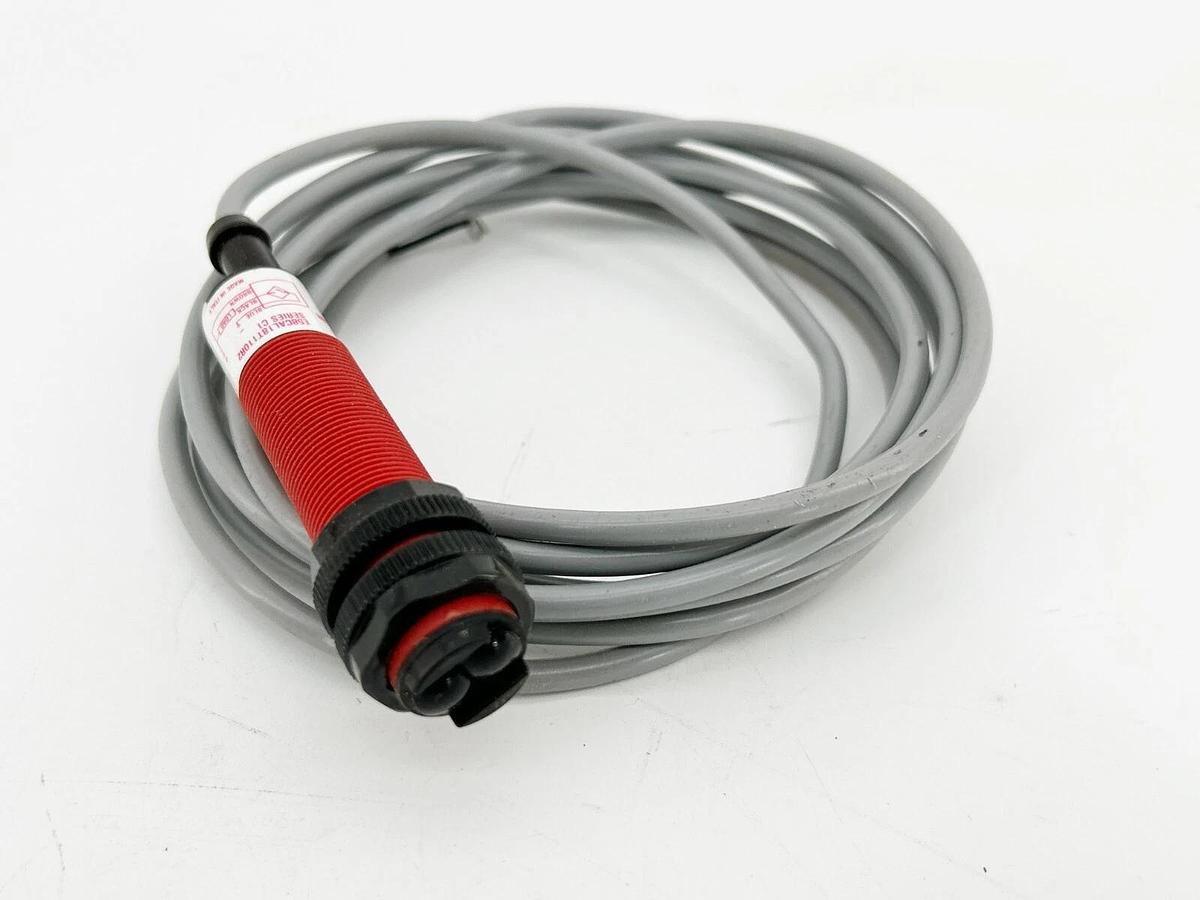 New Cutler Hammer E58CAL18T110R2 Photoelectric Sensor 18mm 3 Wire 10-30VDC
