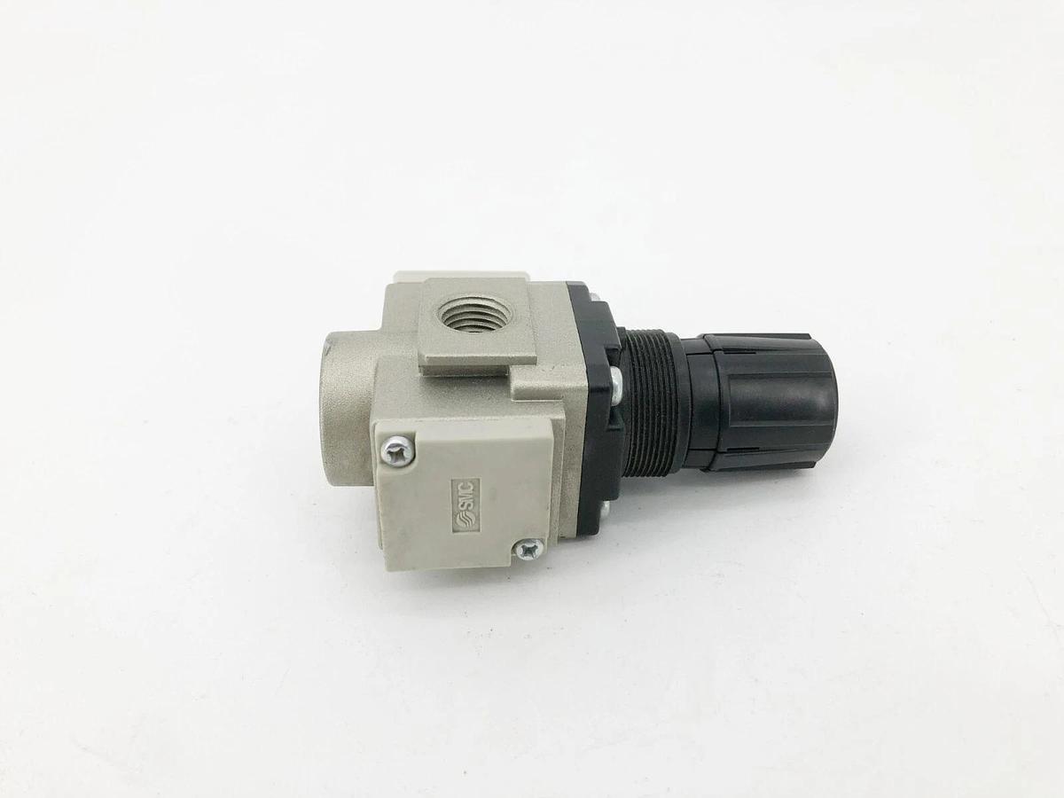 New SMC AR20-N02E-Z Pneumatic Regulator 7-125psi