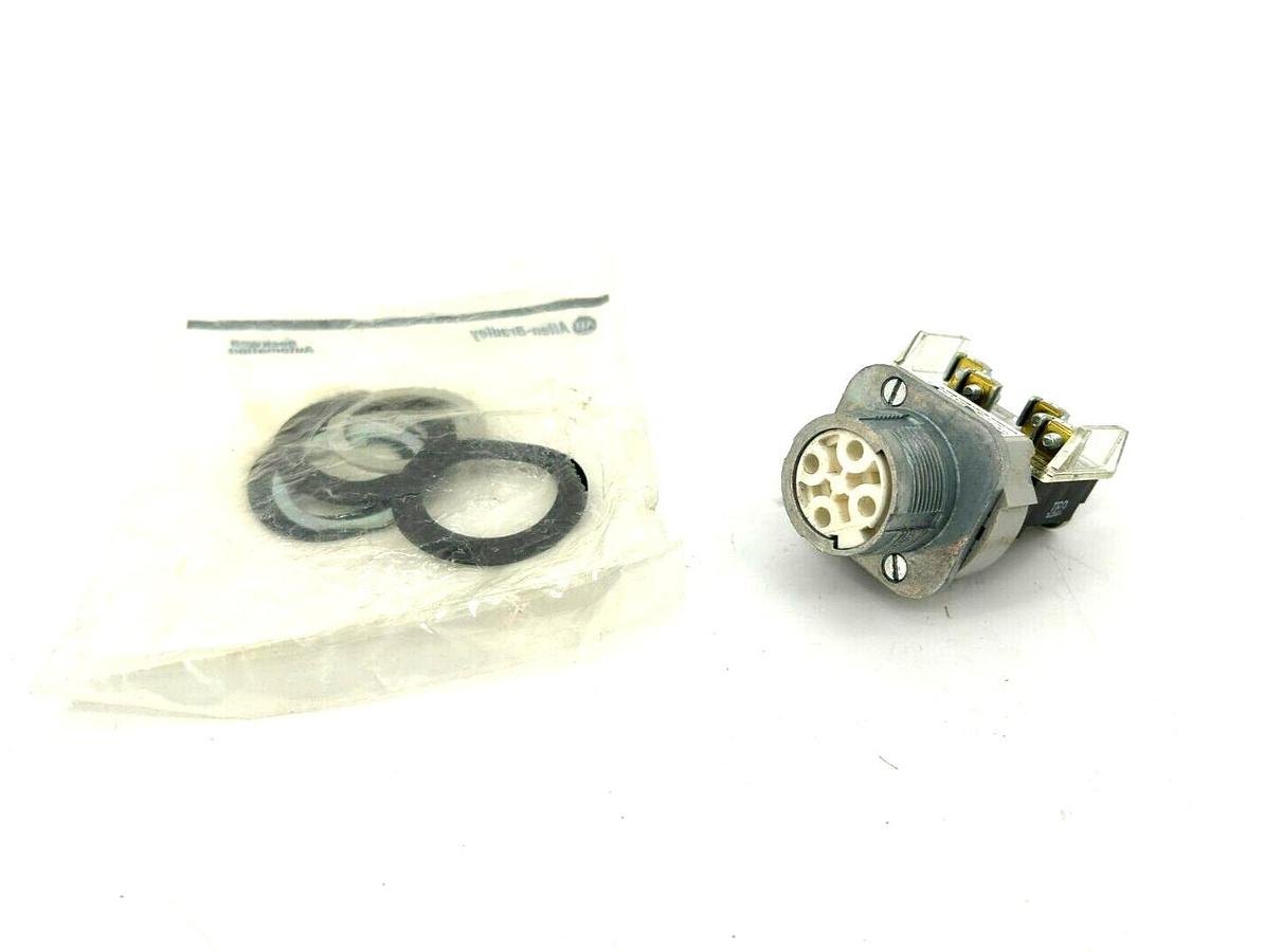 New Allen Bradley 800T-H17A Ser. T Selector Switch, 2 Position (Missing Lever)