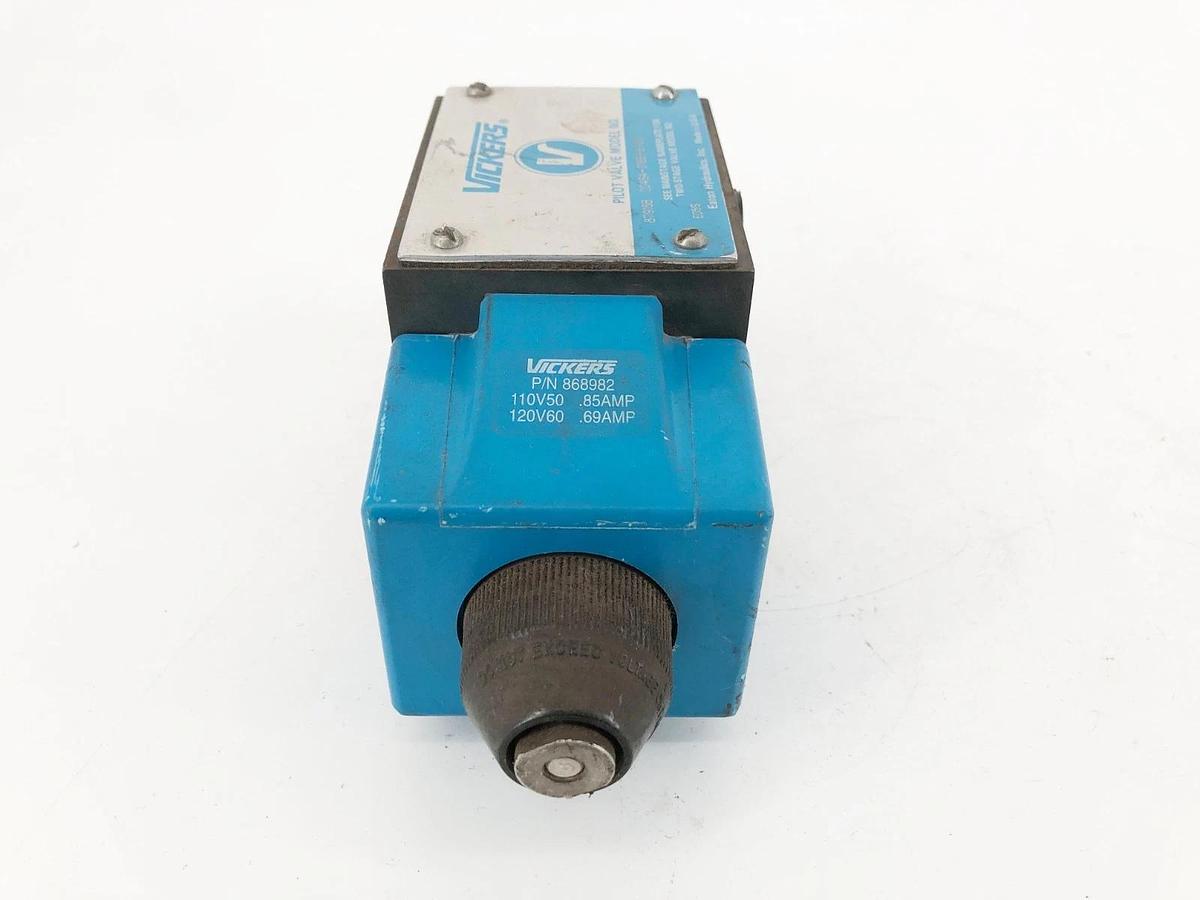 New Vickers DG4S4-016B-B-60 Directional Control Valve 110/120VAC 879158 - No Box