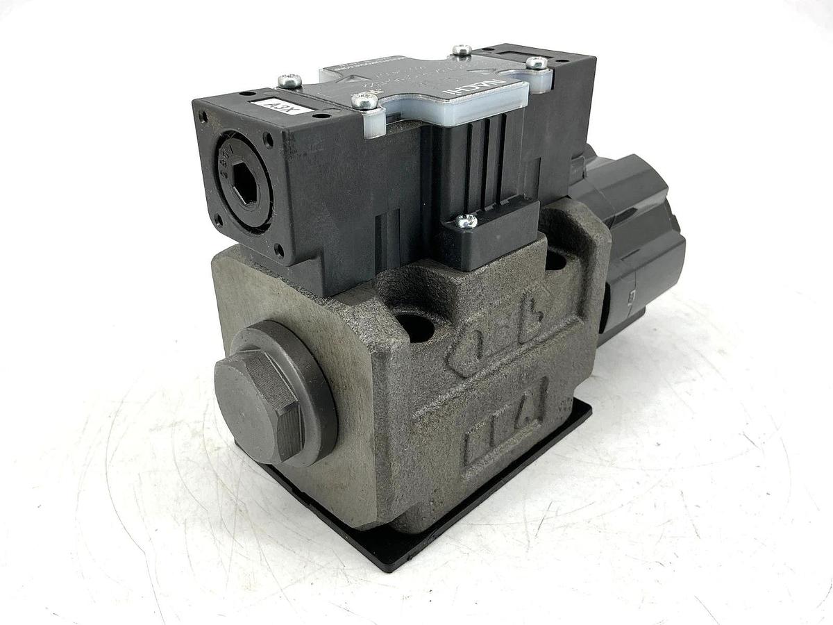 New Nachi SS-G03-A3X-R-C115-E22 Directional Control Valve 4-Way 5075PSI - No Box