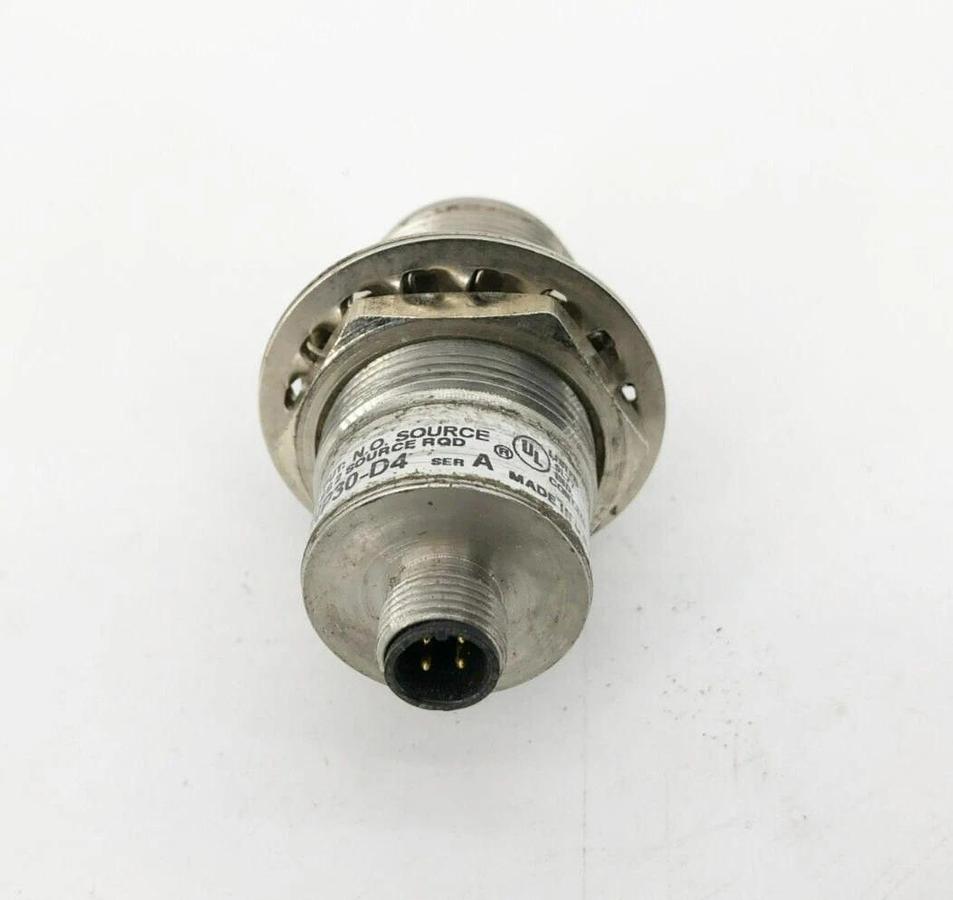 Used Allen Bradley 871TM-DH10NP30-D4 Inductive Sensor Metal Face 10mm Range 10-30VDC