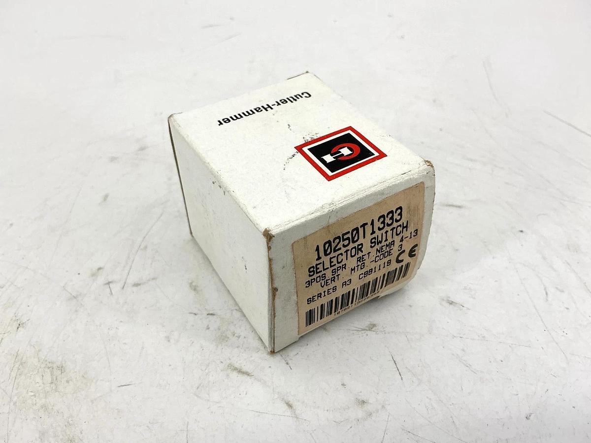 New Cutler-Hammer 10250T1333 Ser A3 Selector Switch 3-Position Spring Return