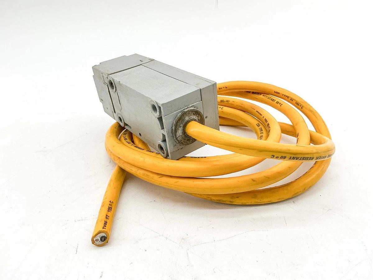 Used Allen Bradley 802PR-LBAR1-12 Inductive Proximity Sensor 250V 4-25MA Ser.E
