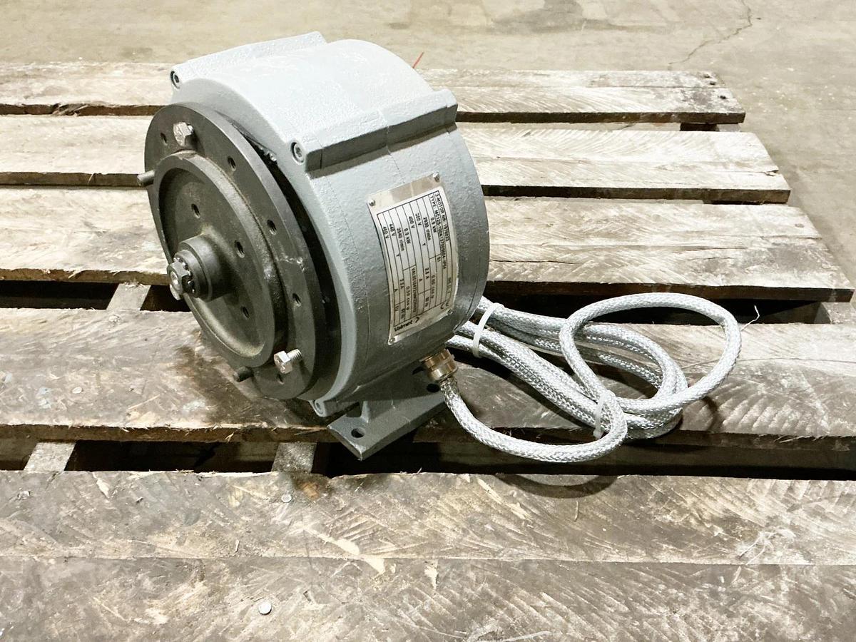 New Valmet MC12S-100K137005004- - IP54 Slitter Motor 460V 2.8A 3540RPM 50/60Hz
