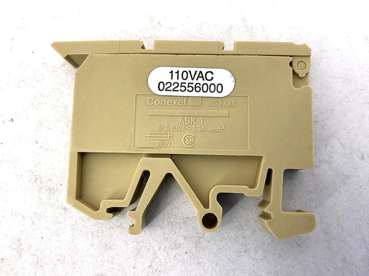 Lot of 5 New Conexel 022556000 Terminal Fuse Holder 110/120VAC 022556-000