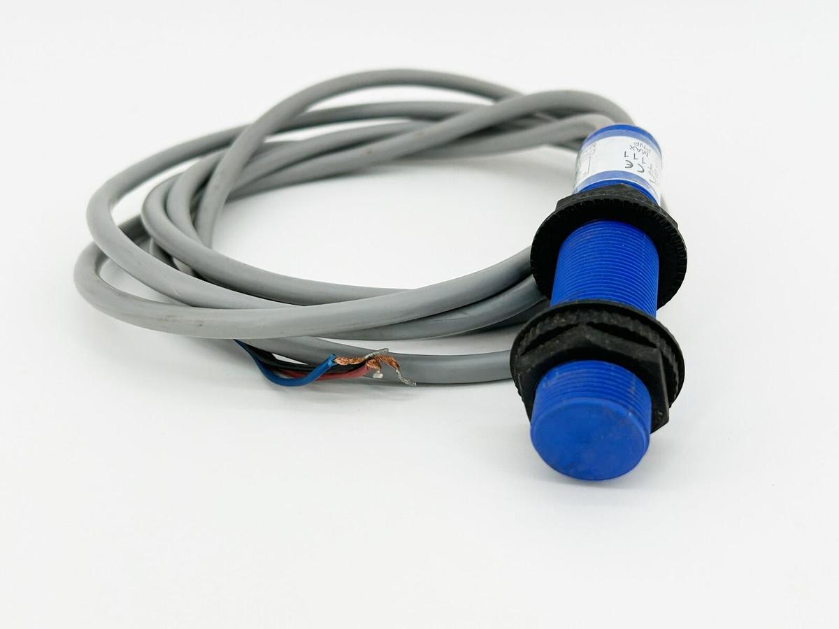Used Eaton E53KAL18T111 Tublar Capacitive Proximity Sensor 3W PNP 2.5MA