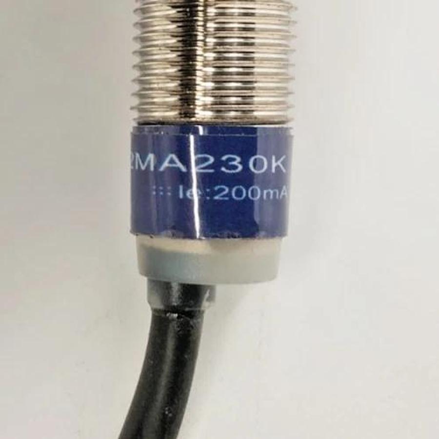 New Telemecanique XS2M12MA230K Proximity Sensor 24-264V 4-Pin - No Box