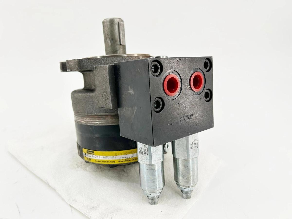 New Parker 110A-071-AM0-R1 Hydraulic Low Speed Motor 1" Key 2B Man W/VCR No Box