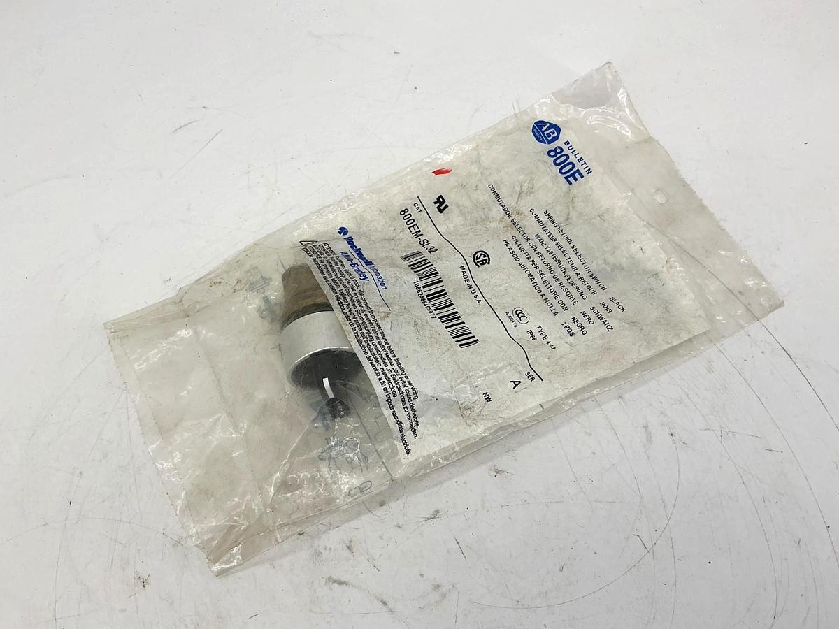New Allen Bradley 800EM-SL32 Ser A Selector Switch Spring Return Black 3Pos