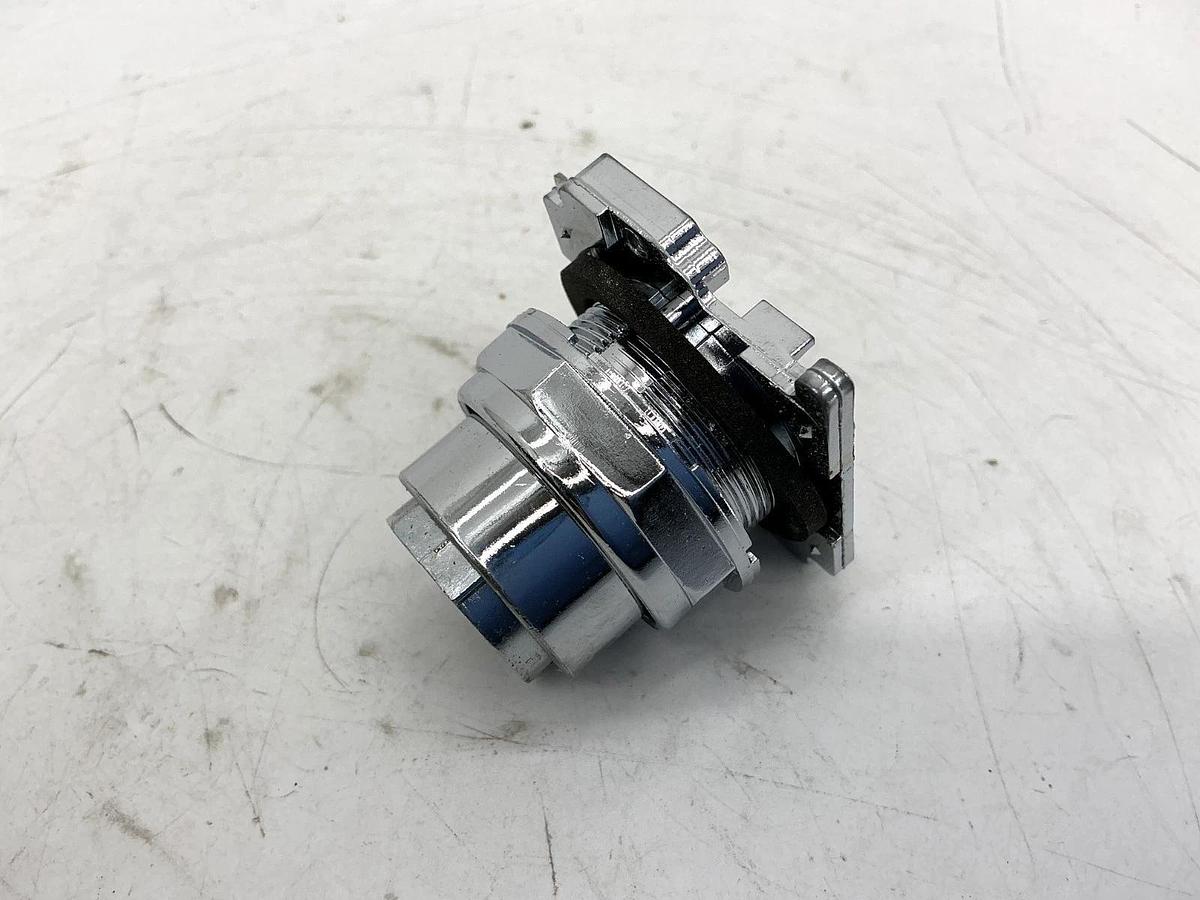 New Cutler-Hammer 10250T4 Ser A2 Push-Pull Oper. 3-Position Momentary