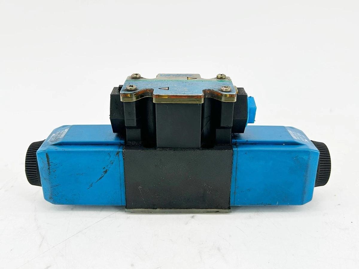Used Vickers DG4V-3S-6C-VM-FTWL-H5-60 Solenoid Valve 5000PSI 02-145896