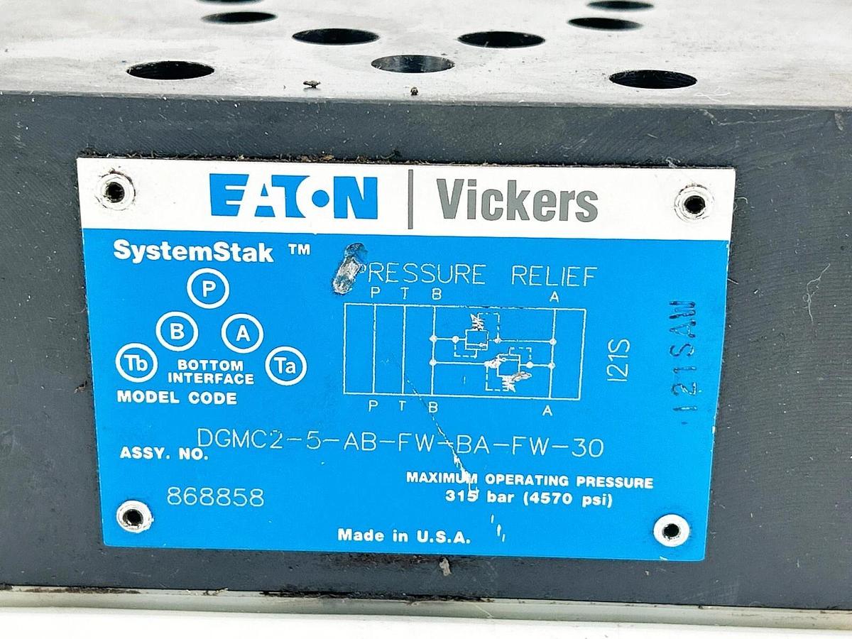 New Eaton Vickers DGMC2-5-AB-FW-BA-FW-30 Pressure Relief Valve 868858 - No Box