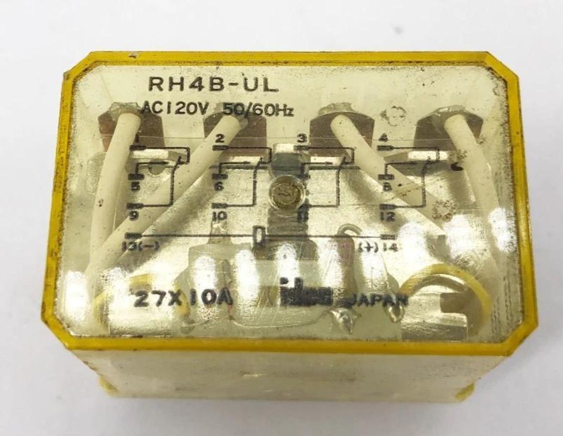 Used Lot of 4 Idec RH4B-UL Relays 120VAC 27X10A